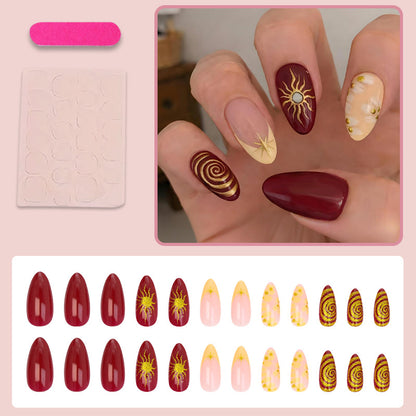 Kunstnagelset mit glamourösen Designs und kreativen Akzenten Brehn