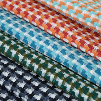 Quadratischer Kissenbezug mit feiner Mini-Jacquardstruktur und texturiertem Hahnentritt Brehn