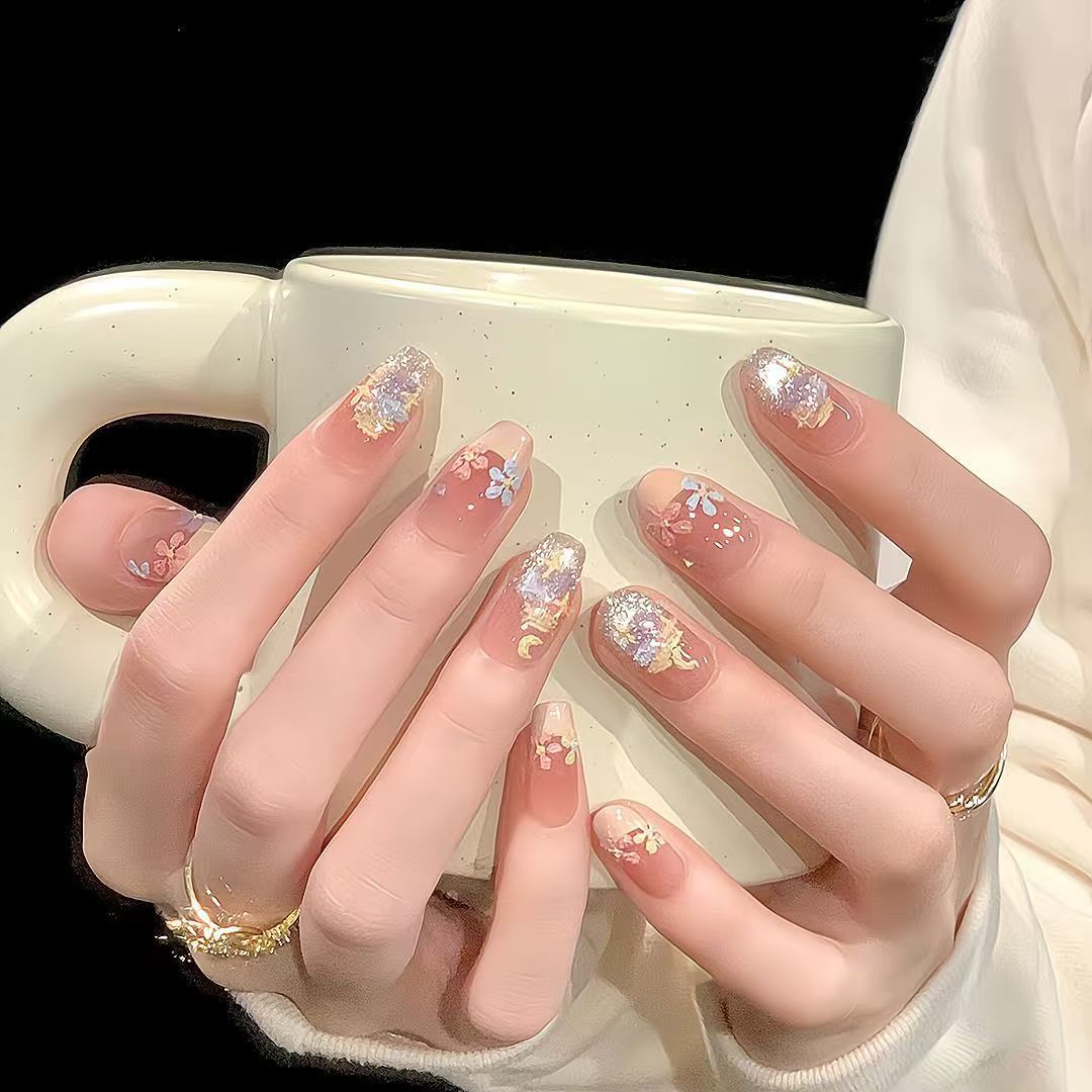 Blumengestaltetes Press-On Nageldesign Brehn