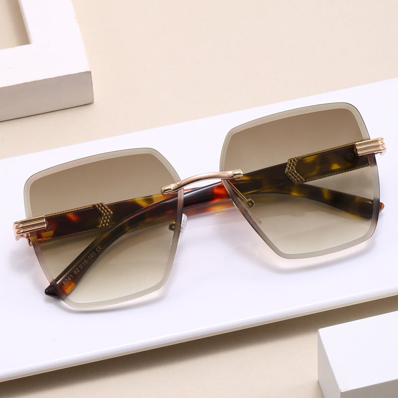 Damen Luxus-Sonnenbrille mit einzigartigem Rahmen und edlen Akzenten Brehn
