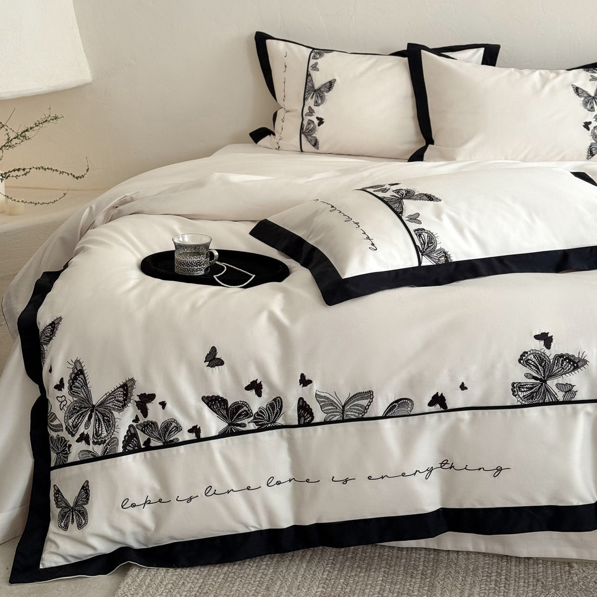 Botanische Schmetterling Bestickte Baumwollsatin Wendebettwäsche Set mit kontrastfarbigem Paspelrand und Euro-Kissenbezügen