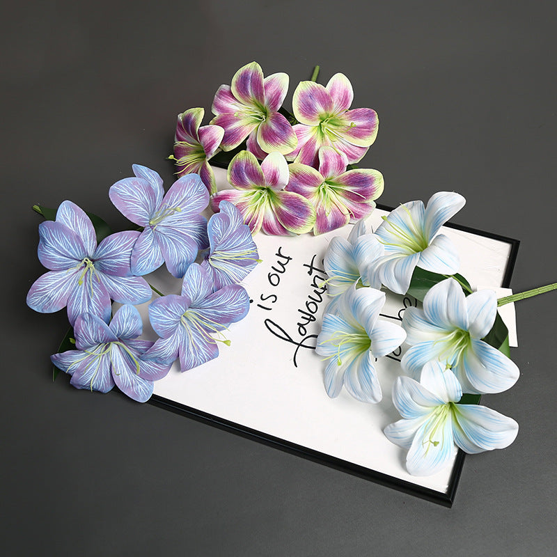 Dekoratives künstliches Blumenarrangement für Zuhause