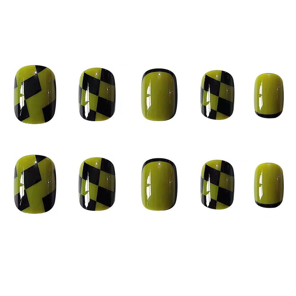 Kreative Nagelkunst mit geometrischen Mustern Brehn