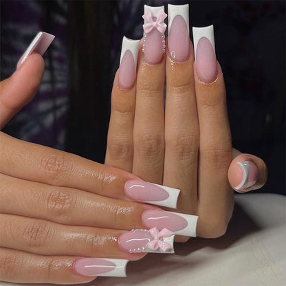 Kunstnagelset mit trendigen 3D-Verzierungen und eleganten Akzenten Brehn