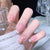 Kunstnagelset mit floralen Verzierungen und elegantem französischen Design Brehn