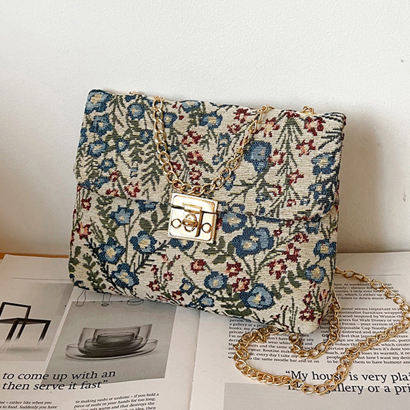 Blumengemusterte Abendtasche