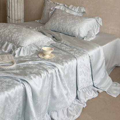 Luxuriöse Satin-Bettwäsche-Garnitur mit floraler Jacquardstruktur, Volant und seidigem Finish
