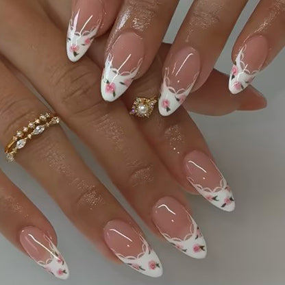 Kunstnagel-Set mit eleganten Blumen- und Spitzenverzierungen Brehn