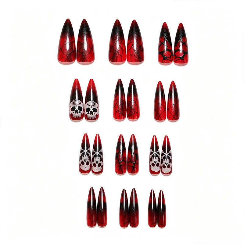 Kunstnagelset mit Halloween-Motiven und eleganten Akzenten Brehn