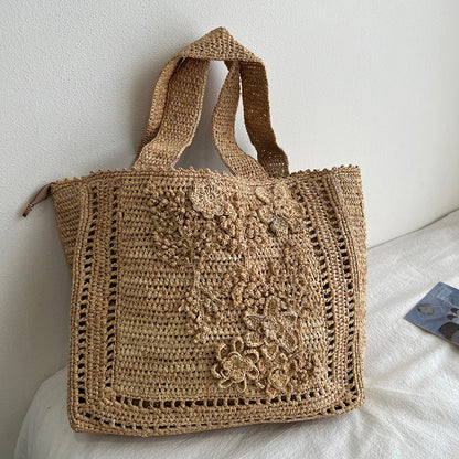 Handgefertigte Strohtasche mit Floralen Details Brehn