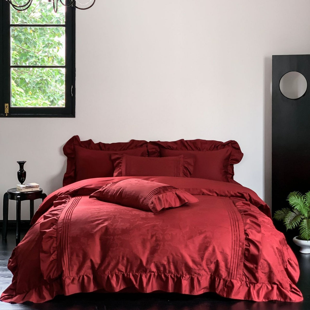 Luxuriöses Bettwäsche-Set aus Satin mit Volant und Jacquard-Detail Brehn