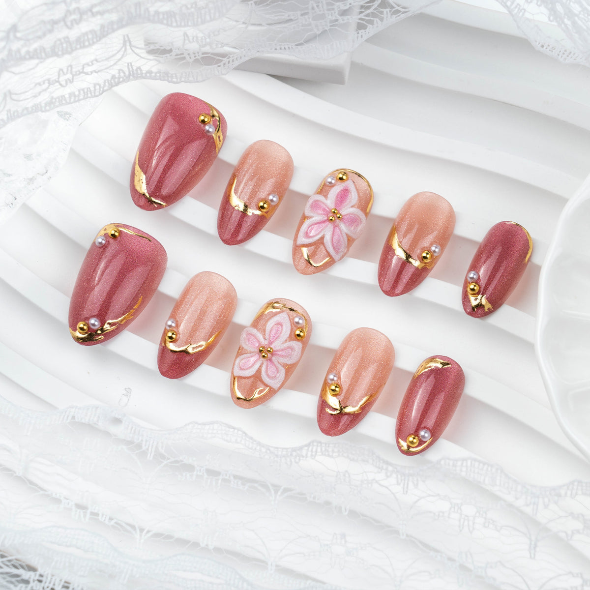 Blumeninspiriertes Press-On Nagelset Brehn