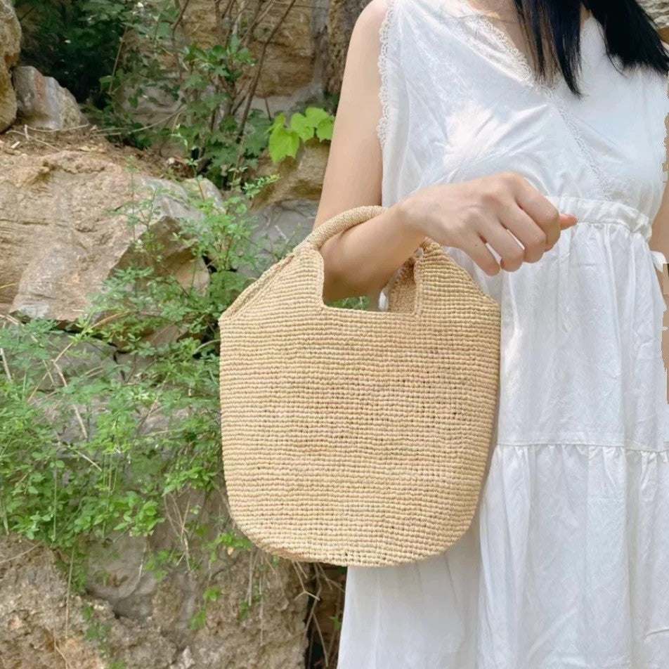 Handgefertigte Basttasche mit Modernen Akzenten Brehn