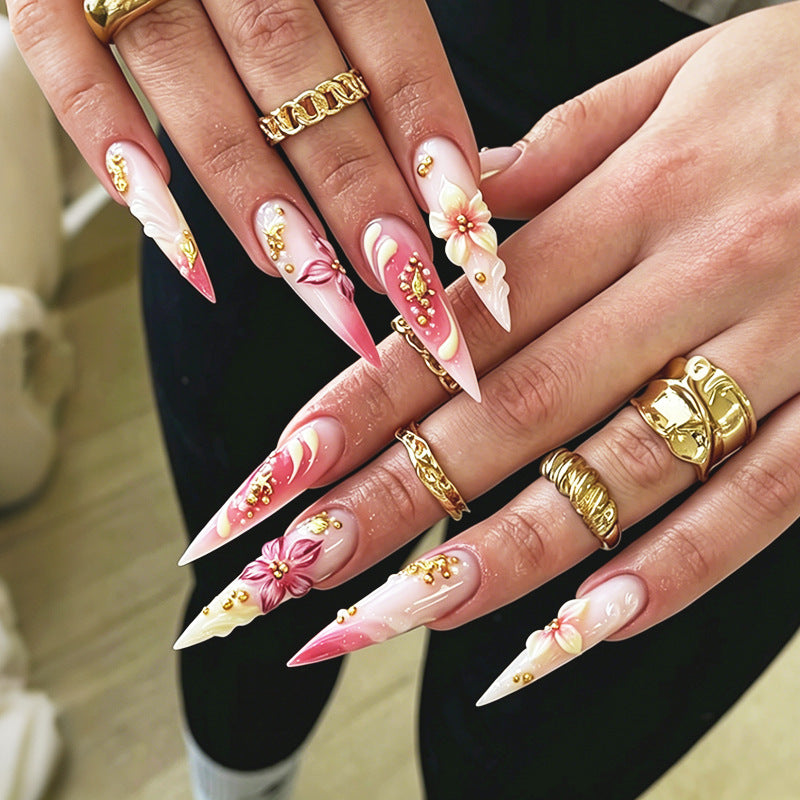 Dekorativer Stiletto Press-On Nagelkunst Set mit floralem Akzent Brehn