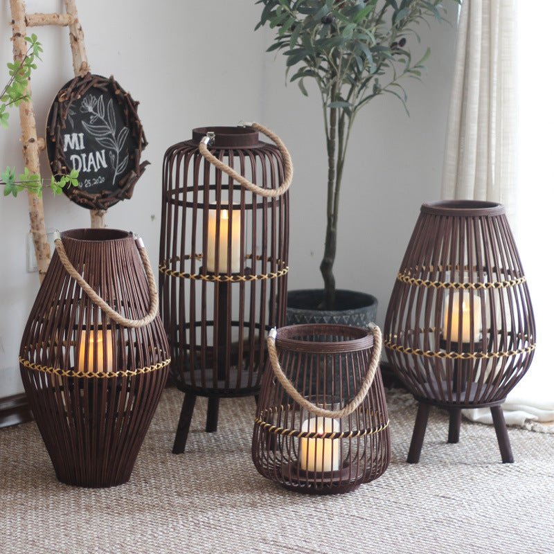 Stilvolle Laterne aus Rattan mit Holzgestell Brehn