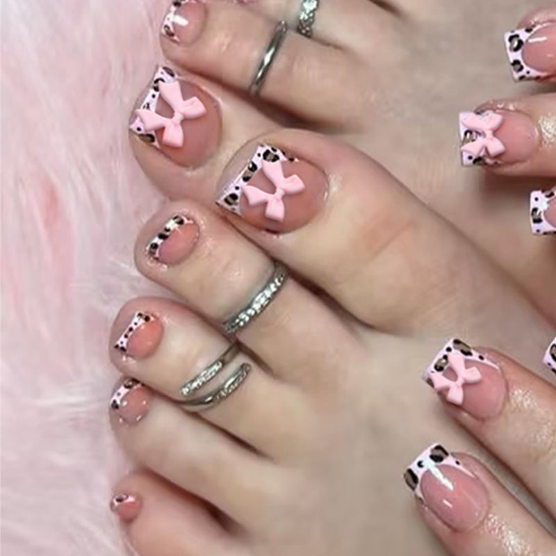 Kunstnagelset mit eleganten Schleifen und luxuriösen Designs Brehn