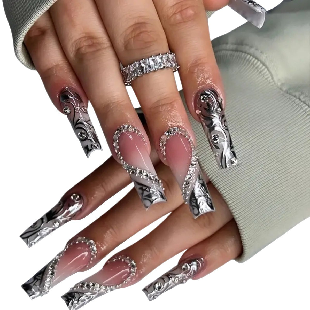 Verschnörkelte Press-On Nagelverlängerungen mit Rhienstreifen und metallischen Akzenten Brehn