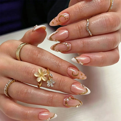 Exquisites Kunstnagelset mit feinen 3D-Verzierungen und eleganten Akzenten Brehn