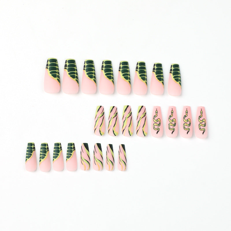 Kunstvolle Nagelverlängerungen mit Serpentinen-Design Brehn