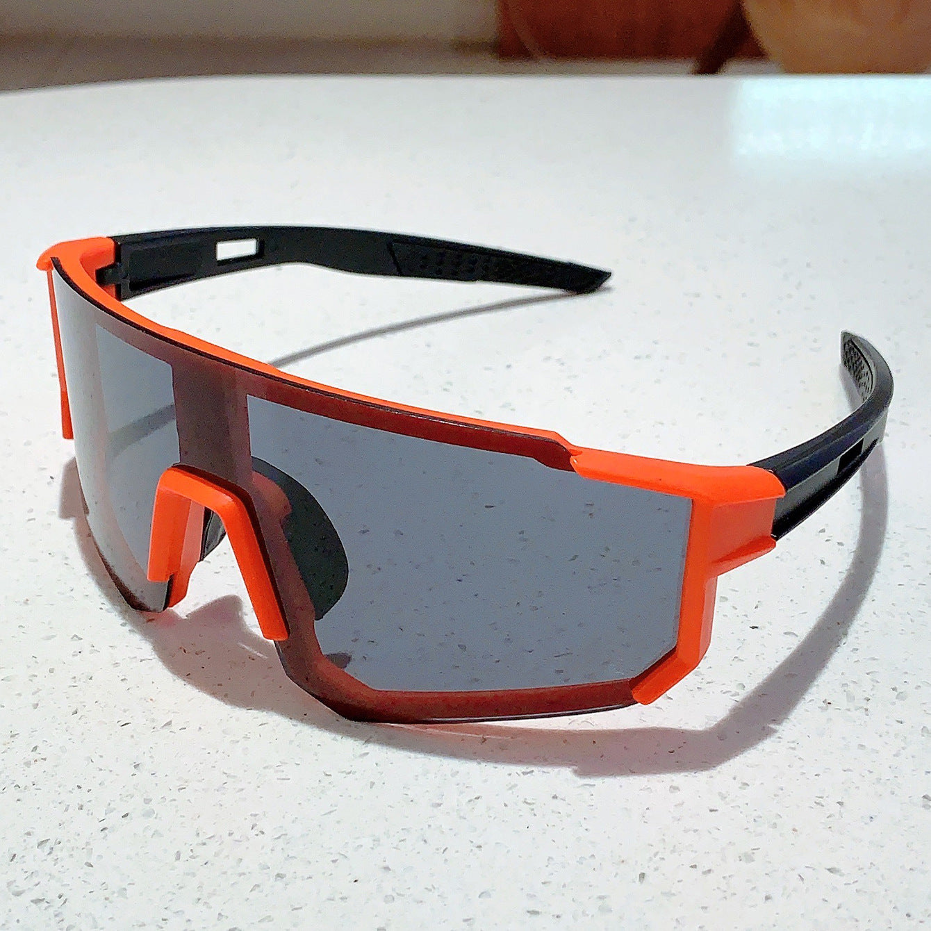 Unisex nan sportliche Shield-Sonnenbrille mit durchgehender Spiegel-Linse und verstellbarer Nasenbrücke Brehn
