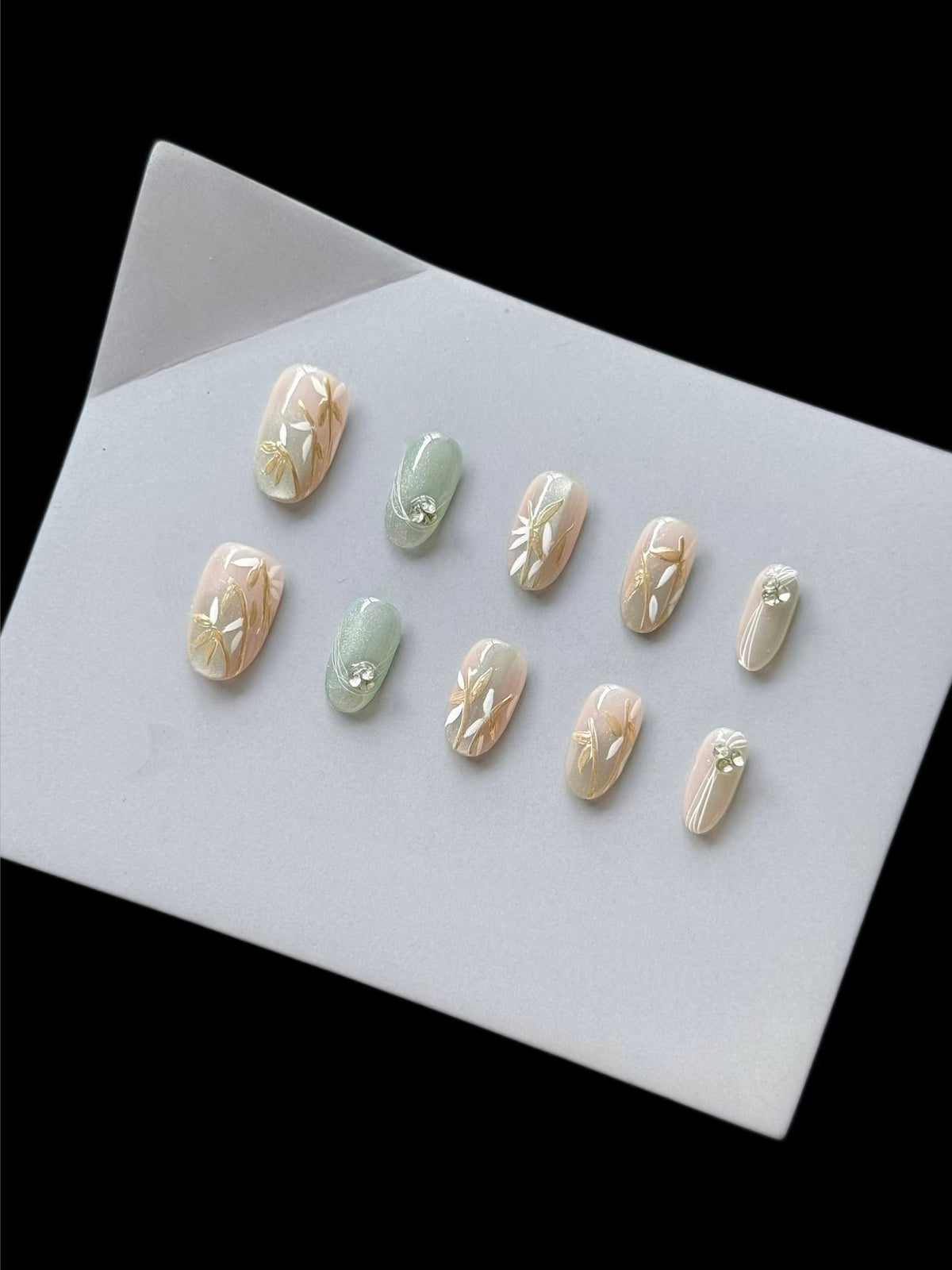 Dekorativer Blumen Press-On Nagelset  1791772955