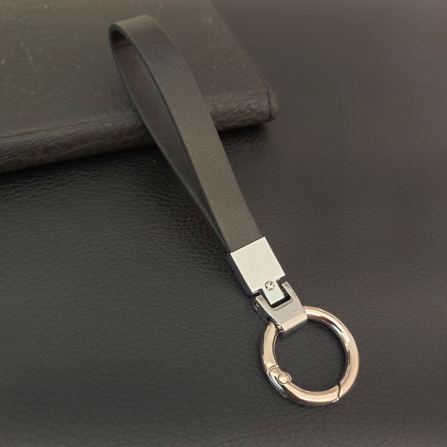 Eleganter Leder-Schlüsselanhänger Halter Brehn