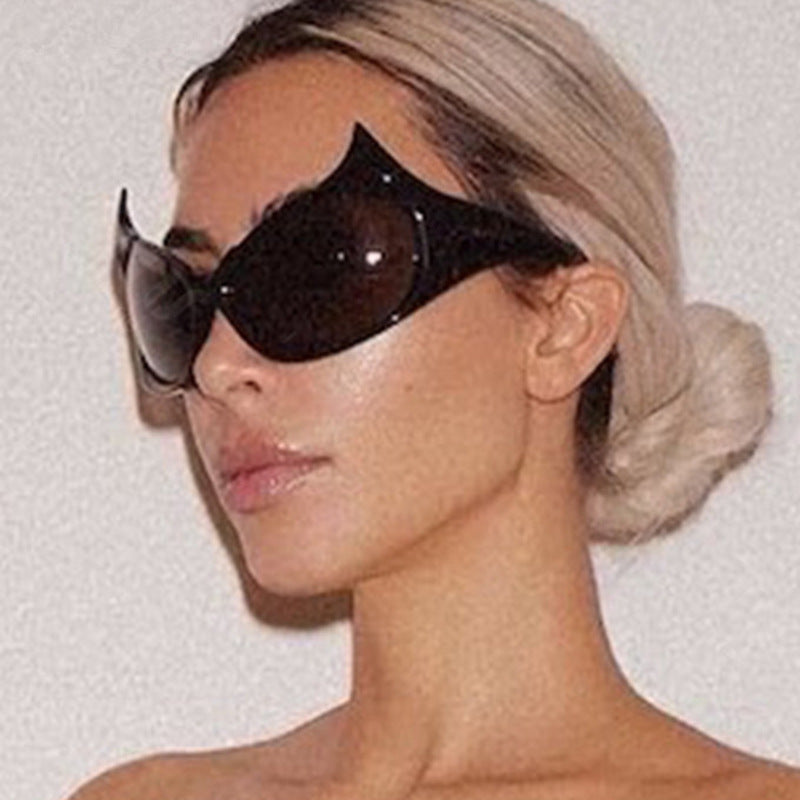 Damen futuristische Sonnenbrille mit stylischem Design und schützendem UV-Filter Brehn