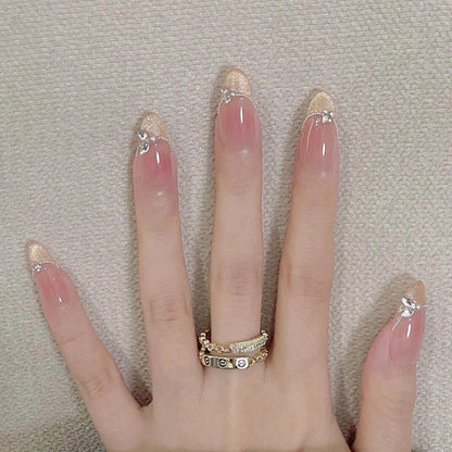Elegante Stiletto Press-On Nägel mit Edelsteindetails Brehn