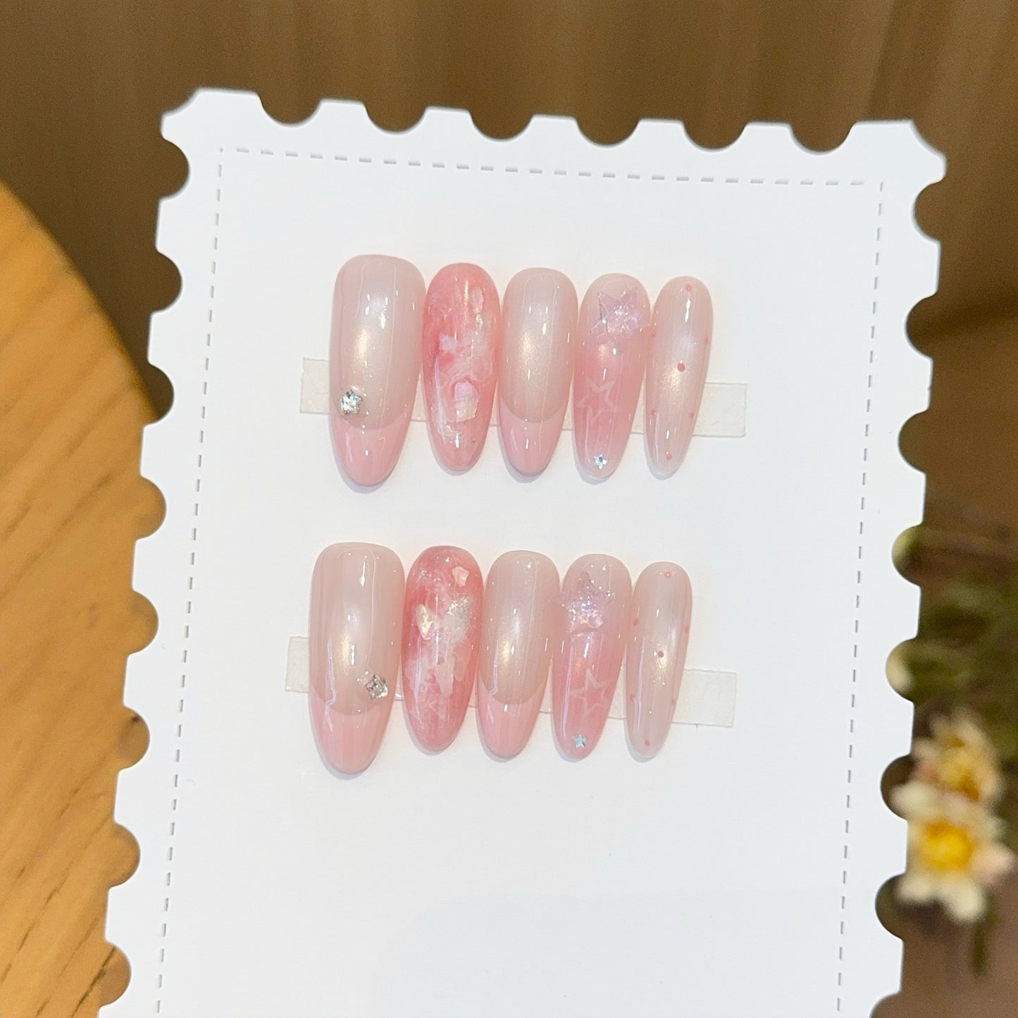 Kunstnägel mit Zartem Glitzer und Sternenmotiven Brehn