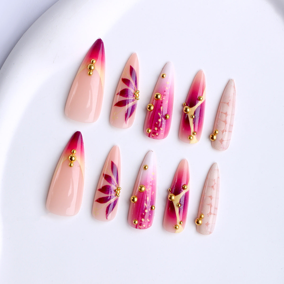 Exquisite Kunstnägel mit Glamourösen Akzenten Brehn