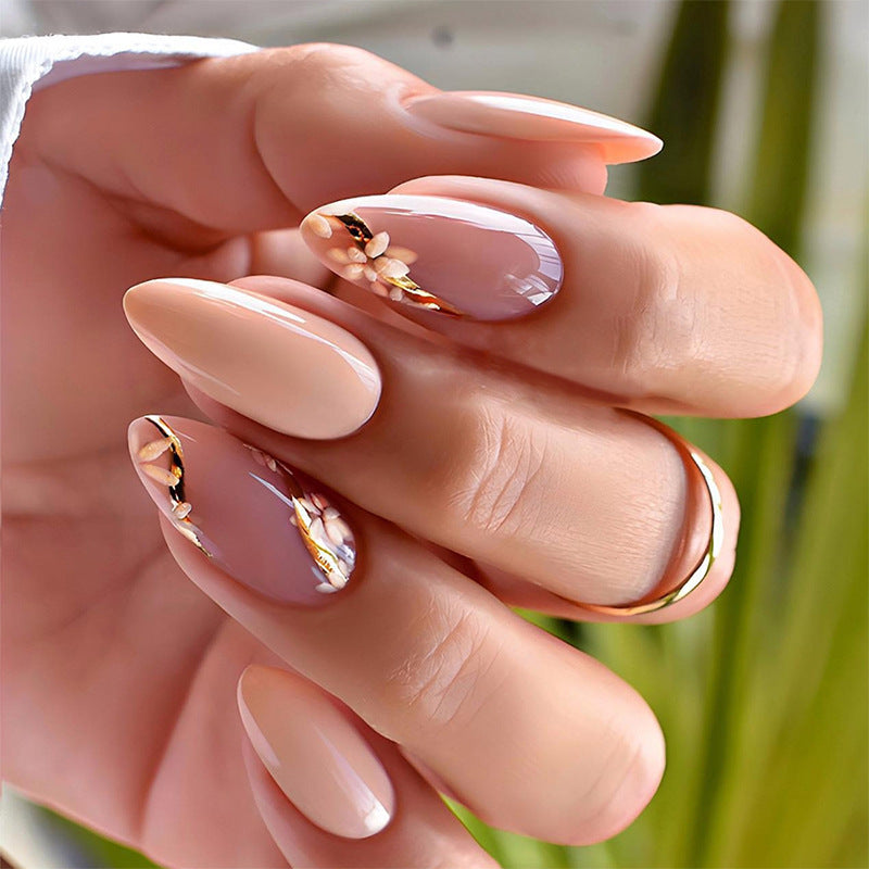 Kunstnagelset mit eleganten Blütenmotiven Brehn