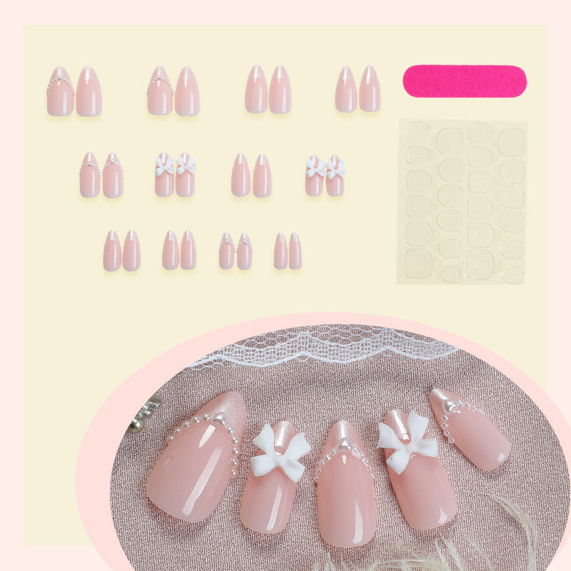 Dekoratives Press-On Nagelkunstset mit elegantem Bogen und Perlenakzenten Brehn
