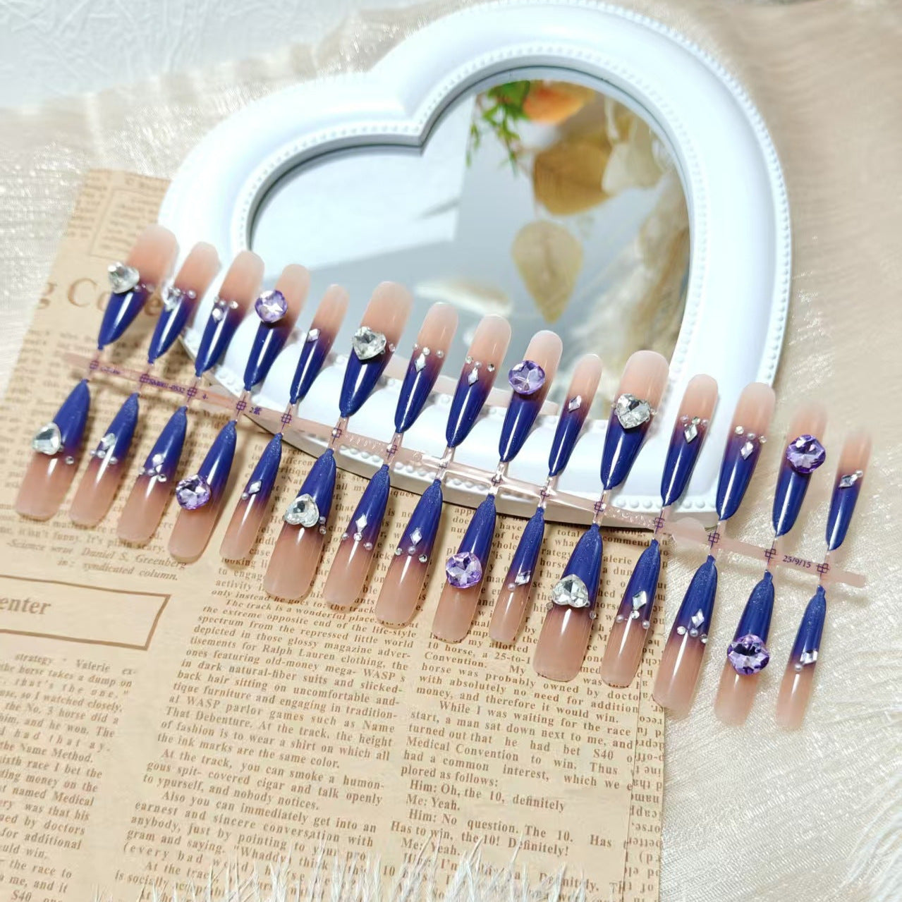 Kunstnägel mit Elegantem Glitter-Design und 3D-Strassakzenten Brehn
