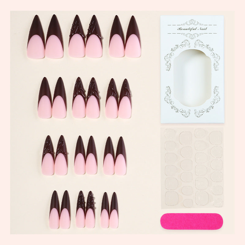 Elegantes Stiletto Press-On-Nagelset mit dekorativem Design Brehn