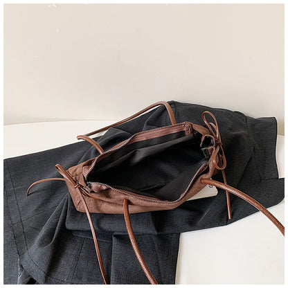 Bestickte Wildleder-Handtasche