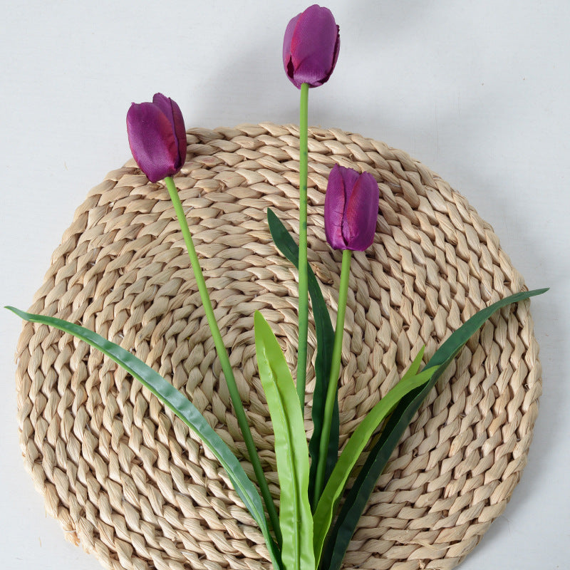 Dekorative Kunsttulpenstielarrangement