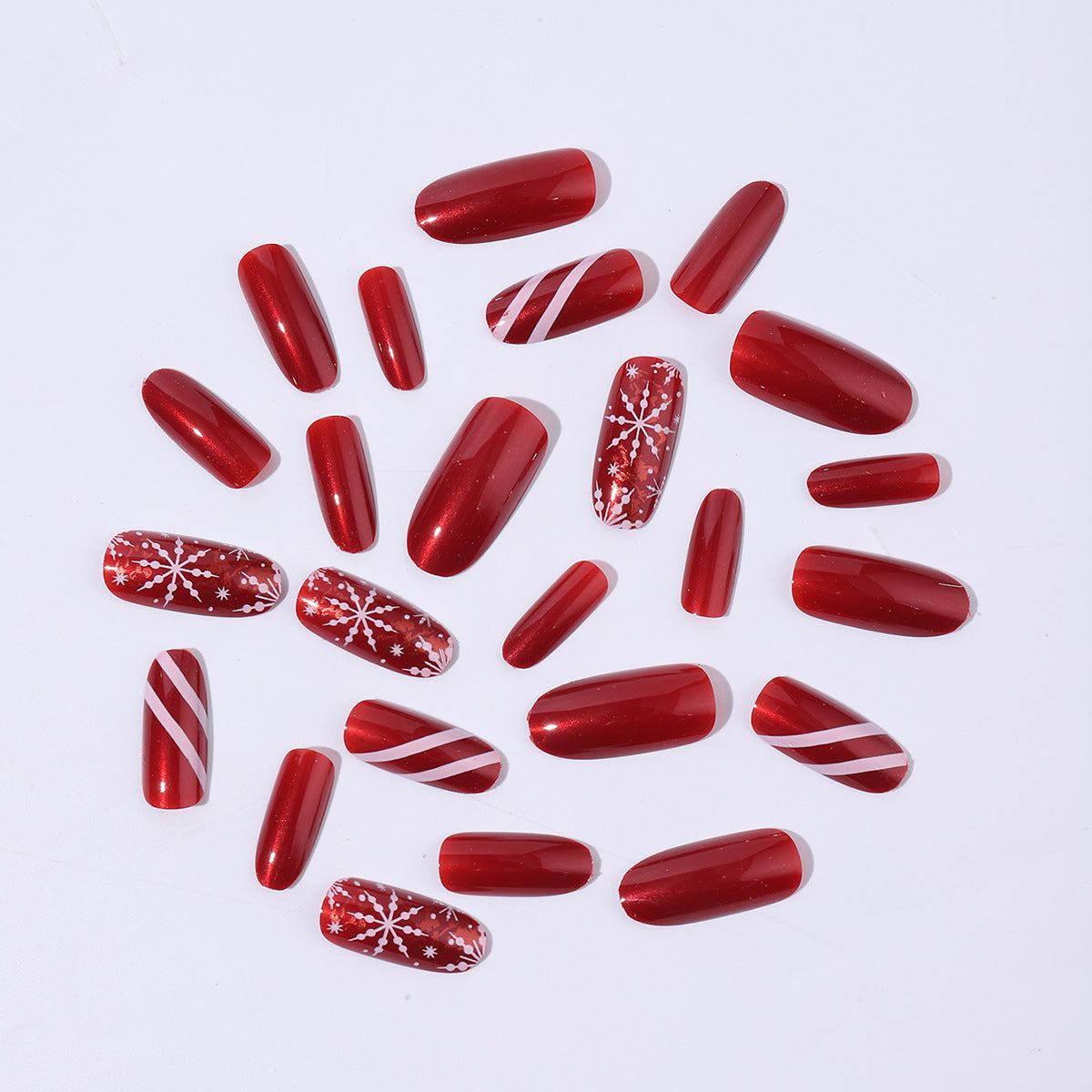 Kreatives Kunstnagelset mit winterlichen Motiven und glamourösem Glitzer Brehn