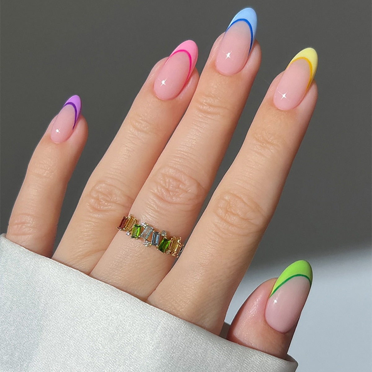 Trendige mehrfarbige French Tip Press-On Nägel