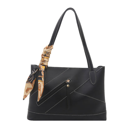 Modische Tote-Bag mit dekorativem Schal