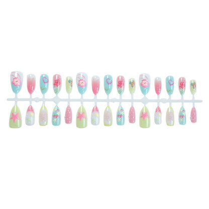 Romantisches Kuss-inspiriertes Press-On Nagelkunstset
