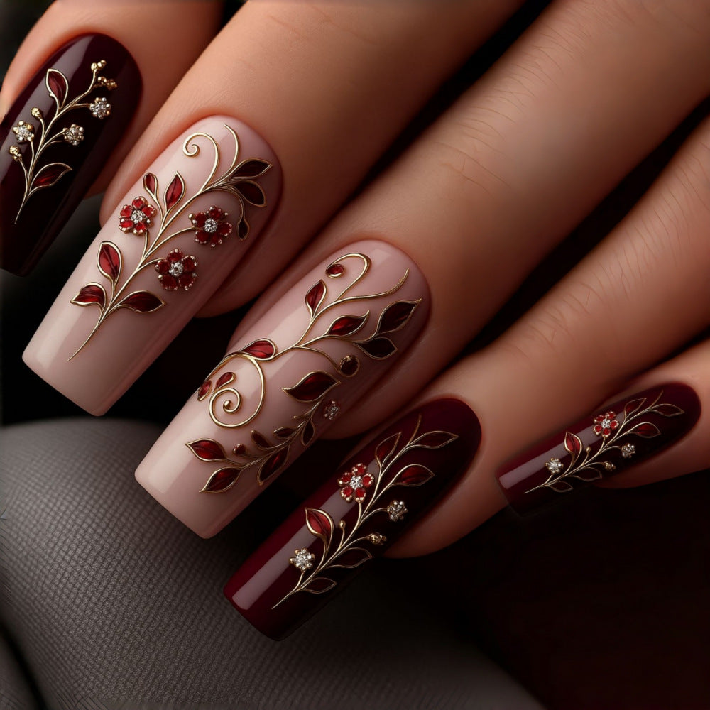 Kunstnägel mit eleganten floralen Verzierungen Brehn