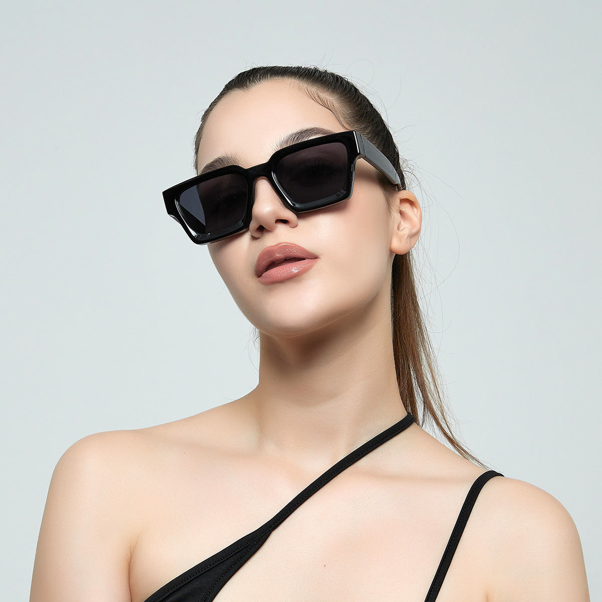 Damen modische Sonnenbrille mit klarem Rahmen und Verlaufsgläsern Brehn