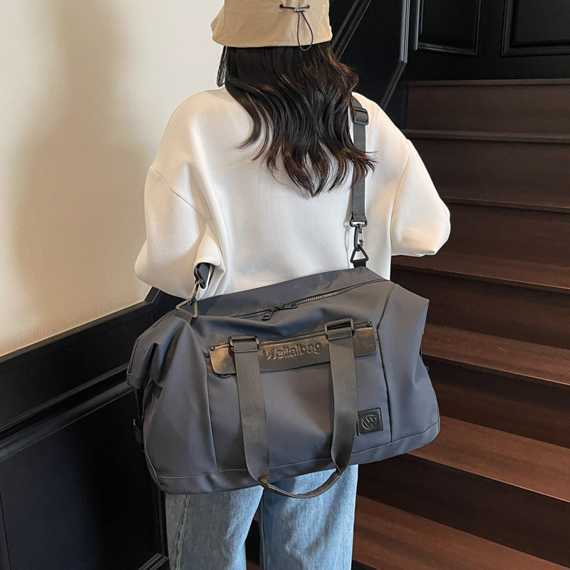 Multifunktionale Sport-Duffel-Tasche mit verstellbaren Trägern