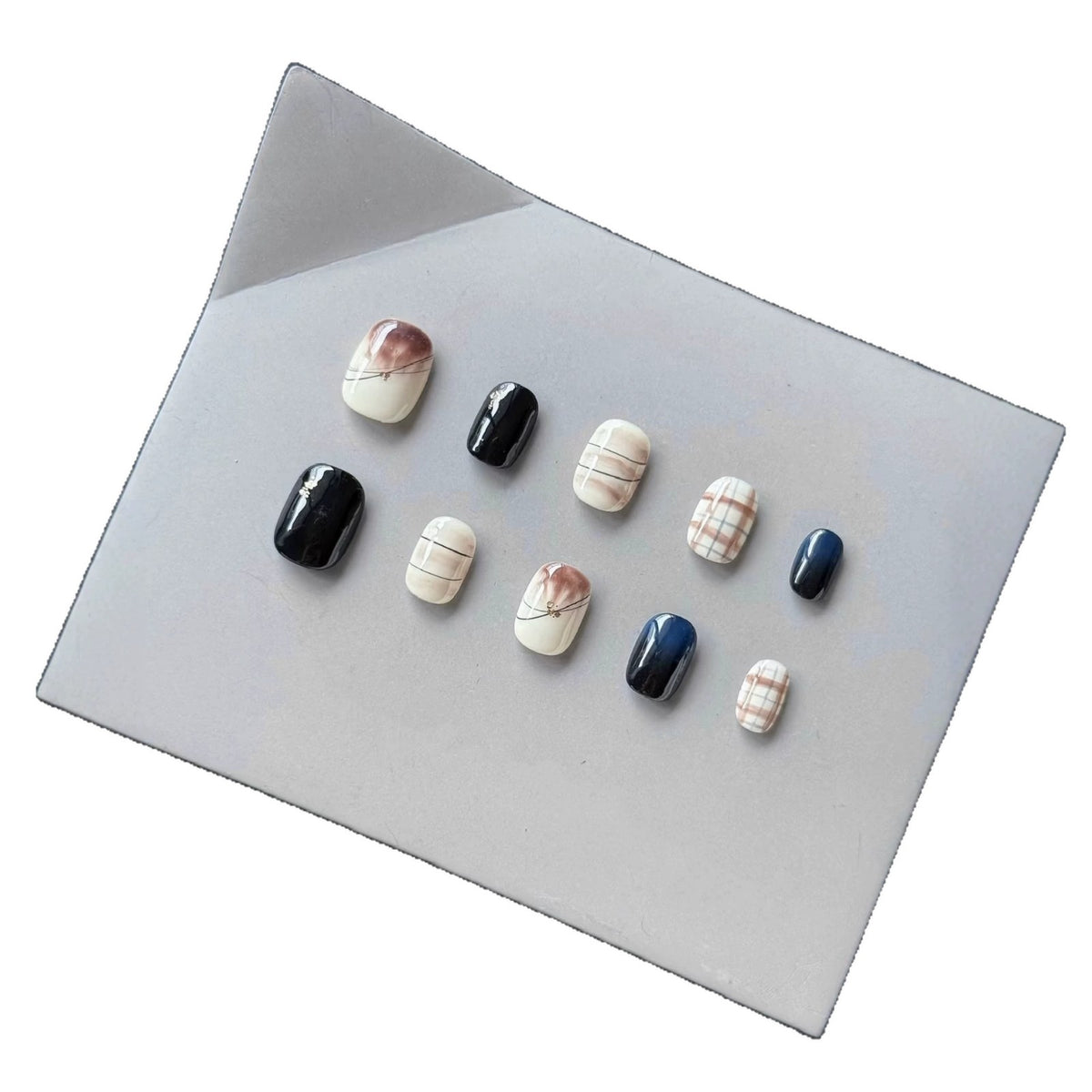Künstlerisches Press-On Nagelset mit abstraktem Marmor Design