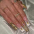 Elegante Press-On Nagelkunst mit goldenen Akzenten Brehn