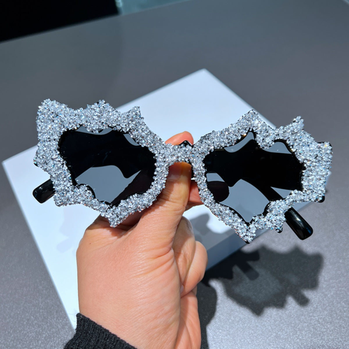 Damen kreative Sonnenbrille im extravaganten Design mit Glitzerverzierungen Brehn