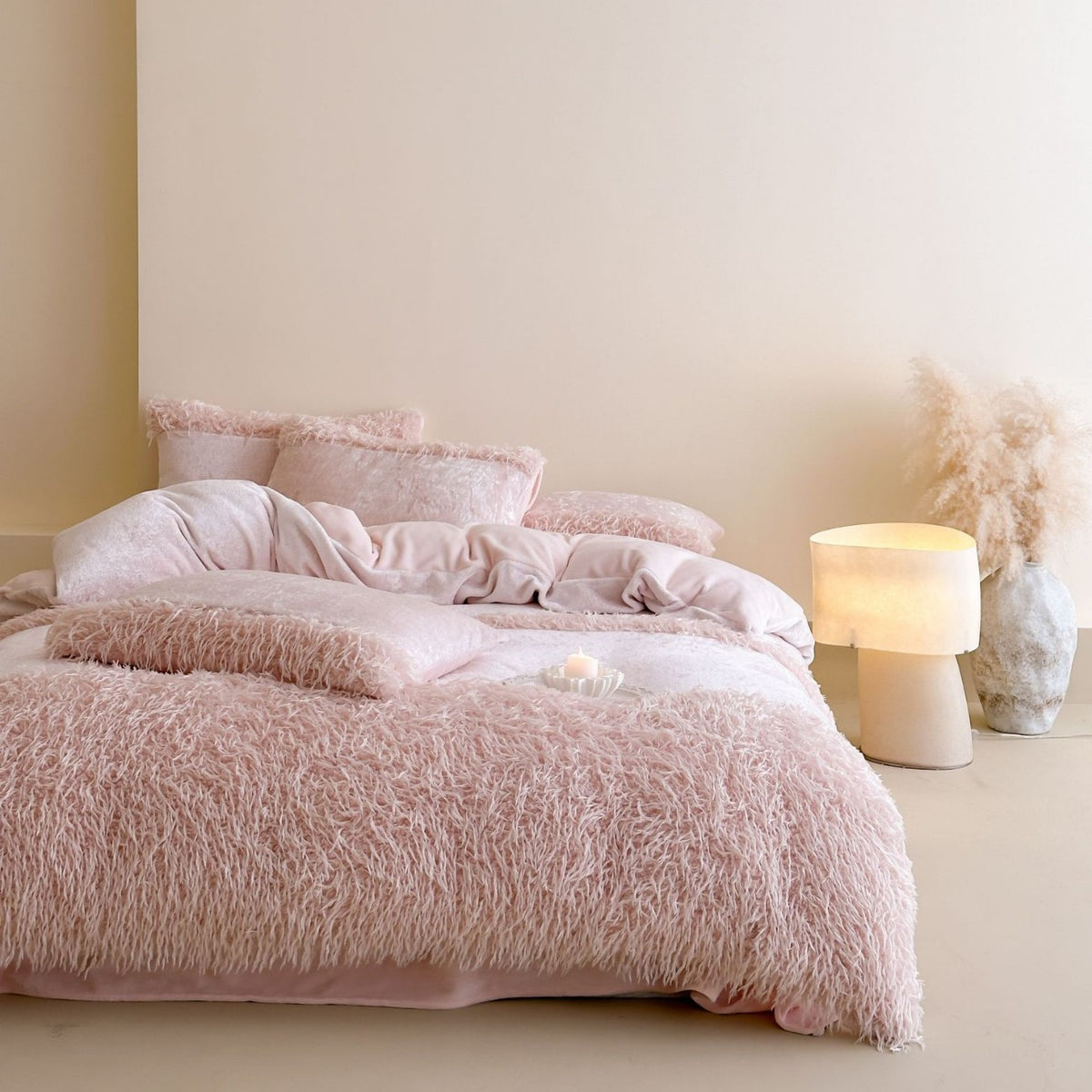 Flauschiges Bettwäsche-Set mit langfloriger Plüschoberfläche und Samtrückseite