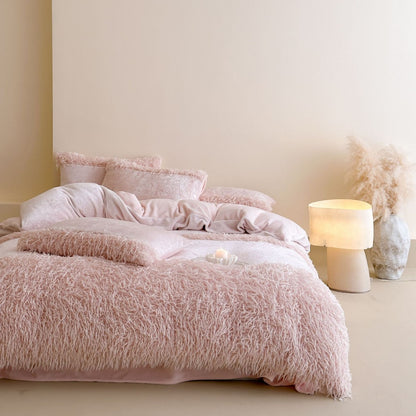 Flauschiges Bettwäsche-Set mit langfloriger Plüschoberfläche und Samtrückseite