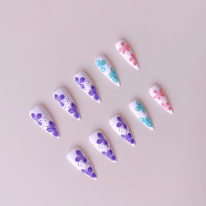 Kunstnagelset mit lebhaften 3D-Blütenmotiven Brehn
