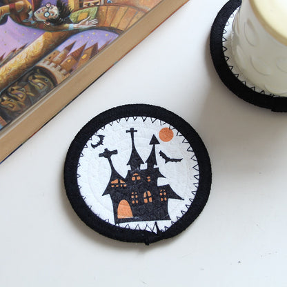 Runde Filz- und Baumwoll-Untersetzer mit gesticktem Halloween-Spukhausmotiv